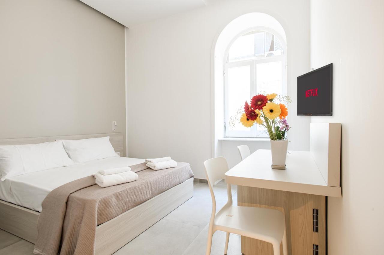 ナポリ Lux Caracciolo Bed & Breakfast エクステリア 写真